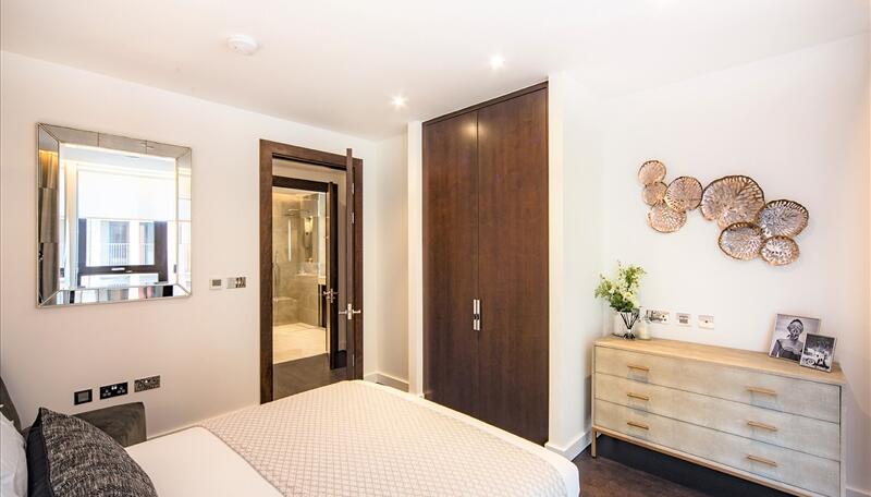 4 Thornes House, 6-8 Charles Clowes Walk, London